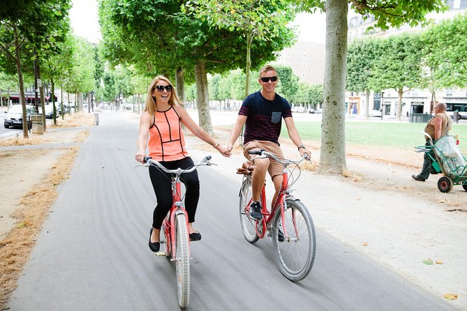Highlights of Paris Bike Tour w/ a Local Guide (English or Dutch) - Seine River Banks and Eiffel Tower: Big Views Without Big Lines