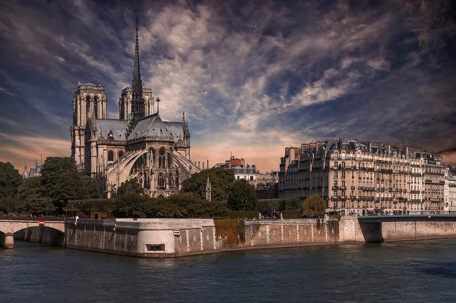 Historic Paris Walking Tour in English - Price and Value: What $31 Buys in a 150-Minute Intro