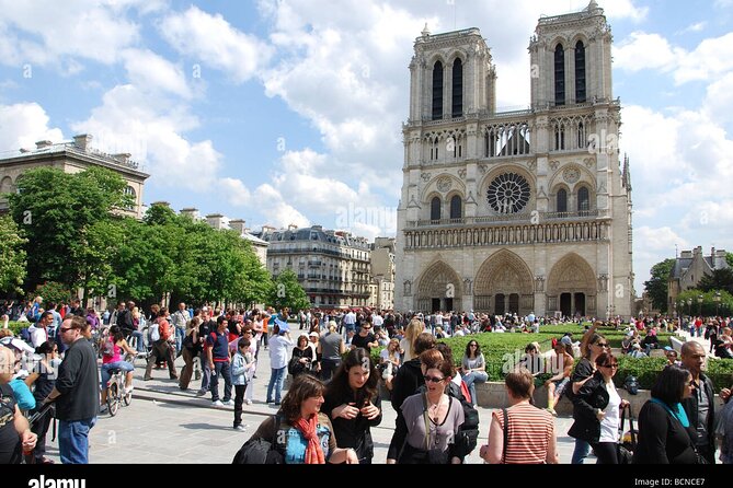 Île de la Cité Guided Tour & assistance Notre Dame entrance - Conciergerie: the prison where the French Revolution feels real