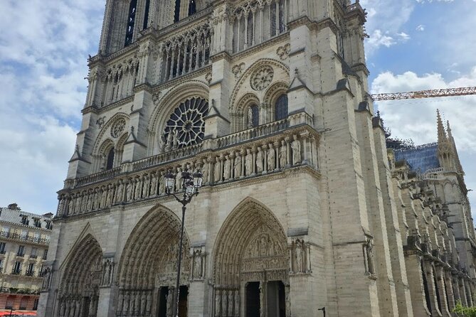 Île de la Cité Guided Tour & assistance Notre Dame entrance - Notre-Dame: the façade story plus help getting inside