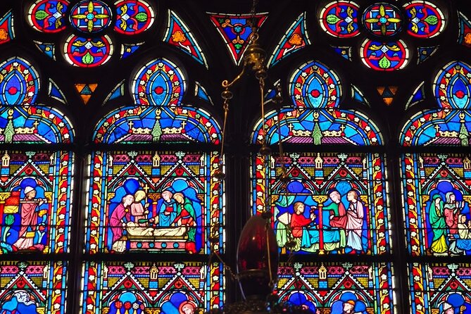 Île de la Cité Guided Tour & assistance Notre Dame entrance - Who should book this tour, and who might prefer self-guided