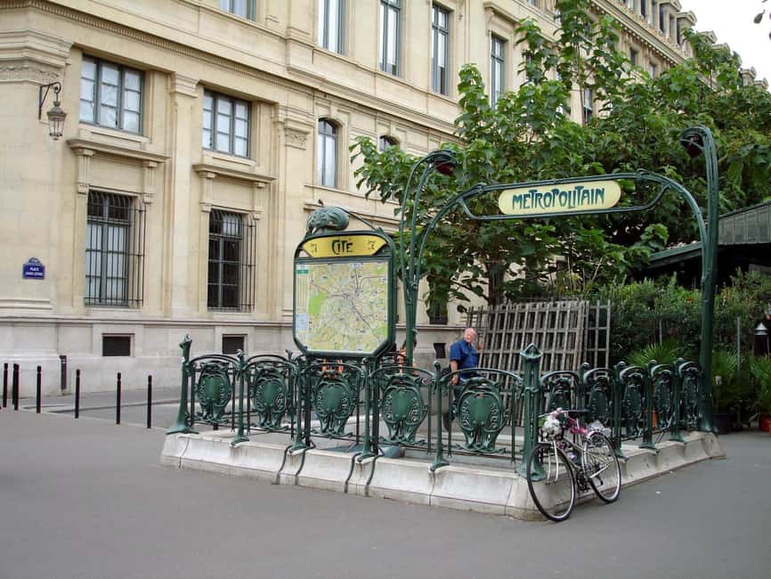 Île de la Cité & Notre-Dame Guided Tour - Notre-Dame cathedral entry help: what you get, and what you do not