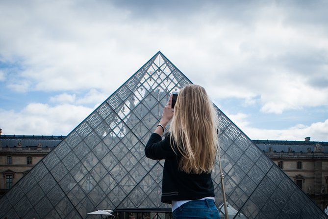 Kickstart Paris Private Tour. City Highlights for Newcomers - Meeting at Saint-Michel, ending at the Eiffel Tower