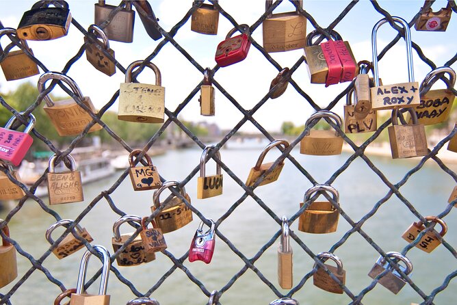 Kickstart Paris Private Tour. City Highlights for Newcomers - From Concorde to Invalides, plus the Wall of Peace