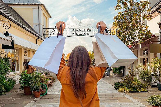 La Vallee Village Shopping Outlet by Luxury Transport from Paris - The coach ride: comfortable transport, with real-world variation