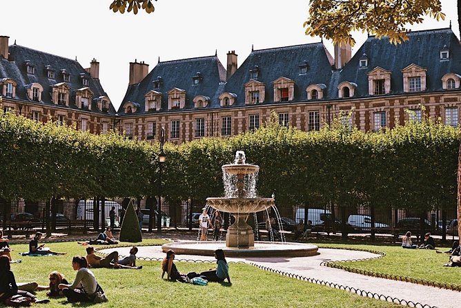 Le Marais District & Jewish Quarter - Exclusive Guided Walking Tour - Centre Pompidou and Hôtel de Ville: two centuries in one walk