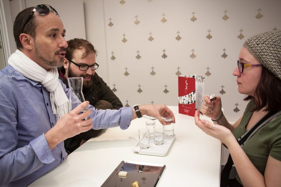 Le Marais: Pastry and Chocolate Food Tour - Tea, absinthe, and the Franco-Russian detour