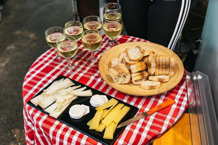 Le Marais Walking Food Tour with Cheese, Wine & Pastries - How the 3 hours actually feel: a tasting rhythm that adds up