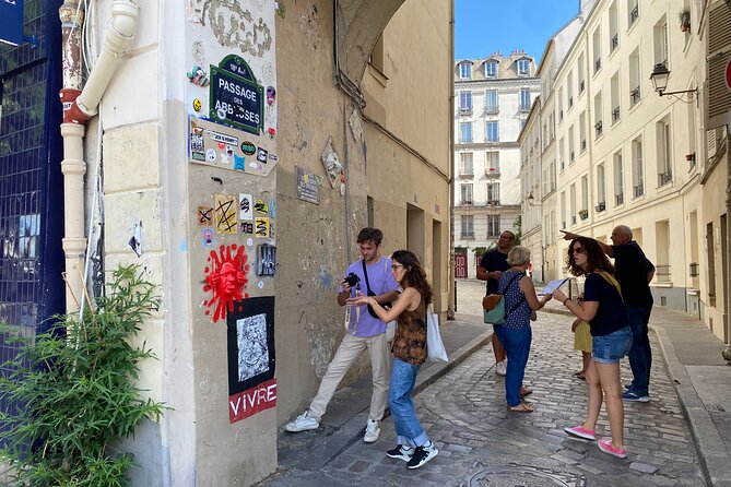 Learn the art of street photography in the heart of Montmartre! - Smartphone tips and any camera work, because you bring the gear