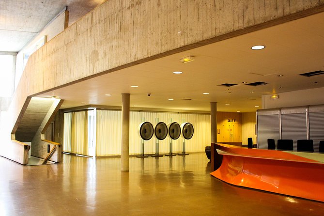 Les Coulisses DE UNESCO - The architecture lesson: conference rooms, footbridges, and concrete corridors