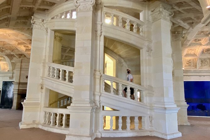 Loire Valley Castles Chenonceau Amboise & Da Vinci Small Group - A 7-person Loire day trip that starts in Paris early