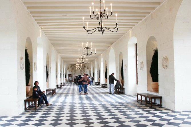 Loire Valley Castles Day Trip from Paris with Complementary Wine - The bus ride reality: long hours, group size, and comfort tips