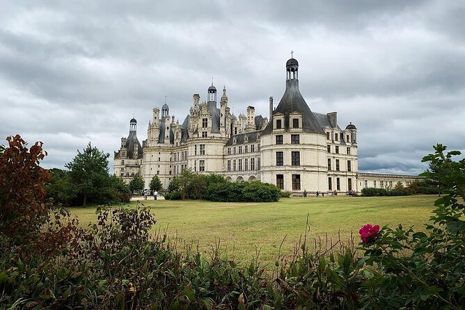 Loire Valley Castles Small-Group Day Trip from Paris - Château d’Amboise: royals, defense, and Leonardo’s final resting place