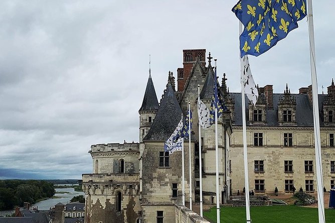 Loire Valley Castles Small-Group Day Trip from Paris - Lunch and Loire wine tasting: why the included moments matter