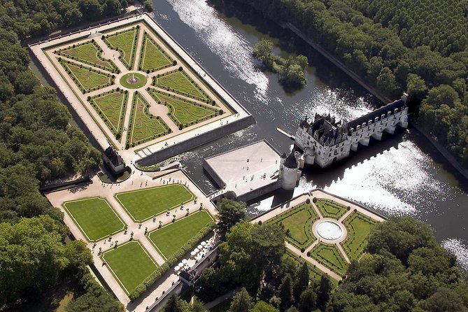 Loire Valley Castles Tour with Chambord and Chenonceau from Paris - Chateau de Chenonceau: Chateau des Dames, gardens, and that romantic water setting