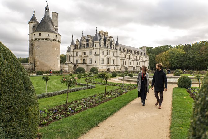Loire Valley Castles Trip with Chenonceau and Chambord from Paris - Coach Day from Paris Centre to the Loire: Early, Efficient, and Very Real