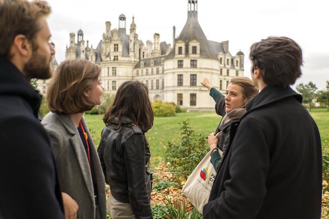 Loire Valley Castles Trip with Chenonceau and Chambord from Paris - Château de Cheverny: A Family Castle, Gardens, and the On-Site Dogs