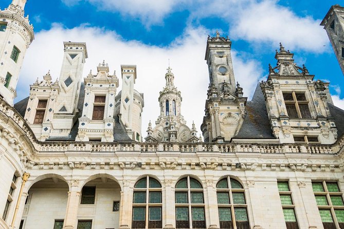 Loire Valley Wine and Castles Small-Group Day Trip from Paris - Lunch in Amboise: plan for choice, not included convenience
