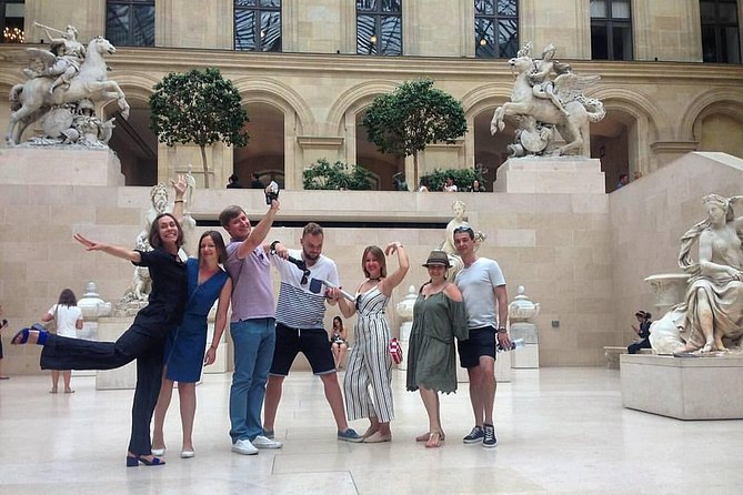 Louvre: Highlights and hidden pearls in MINI groups - How small groups handle the crowd, and what to expect at the end