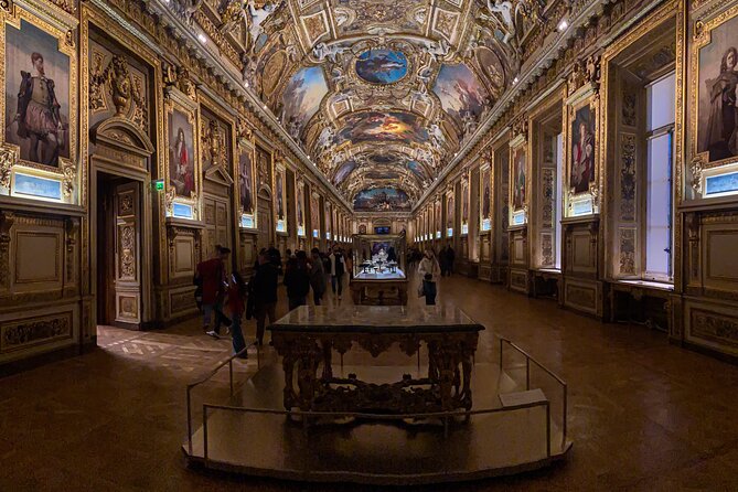 Louvre Highlights & Mona Lisa Access with Expert Guide - How the small group size changes the feel