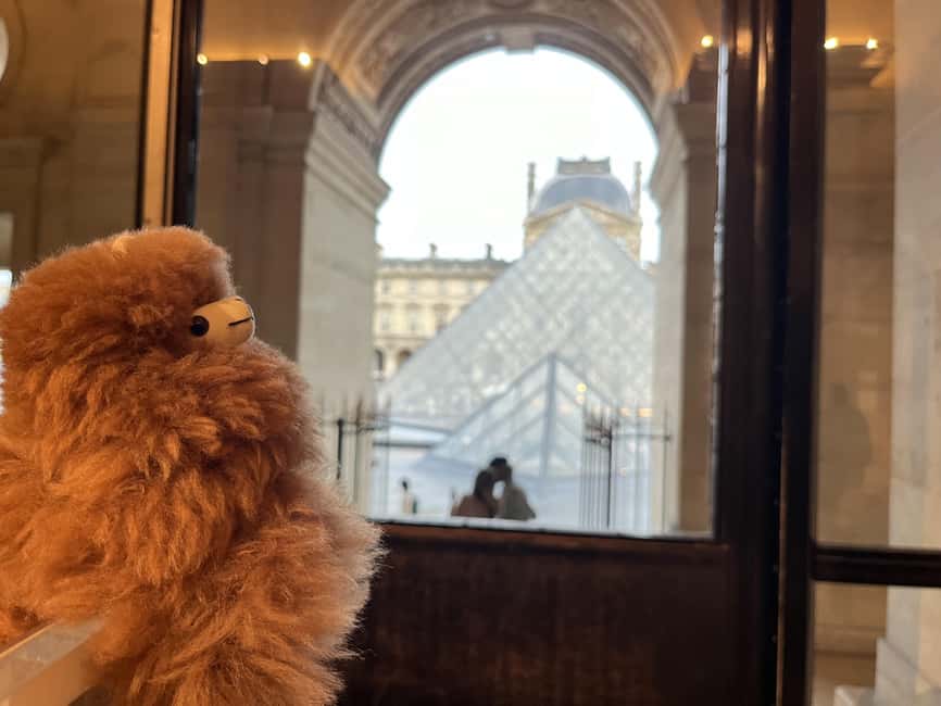 Louvre Museum Entry Ticket and Private Guided Tour - Leonardo da Vinci details that make the Mona Lisa make sense