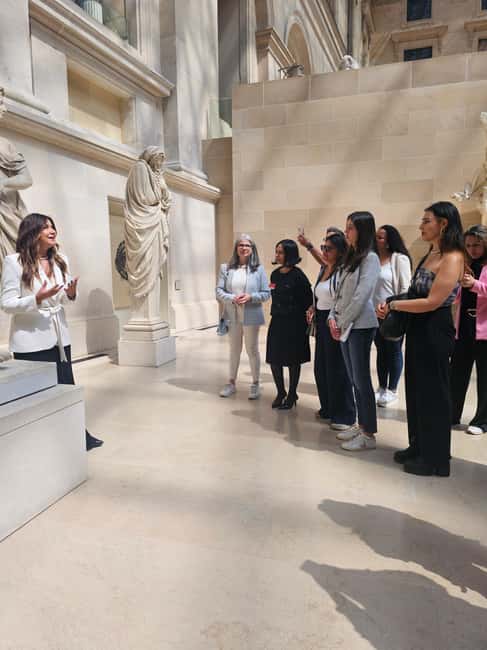 Louvre Museum (Essential) – 2-hour visit in Portuguese with a photo session - Where you meet, and how priority entry helps