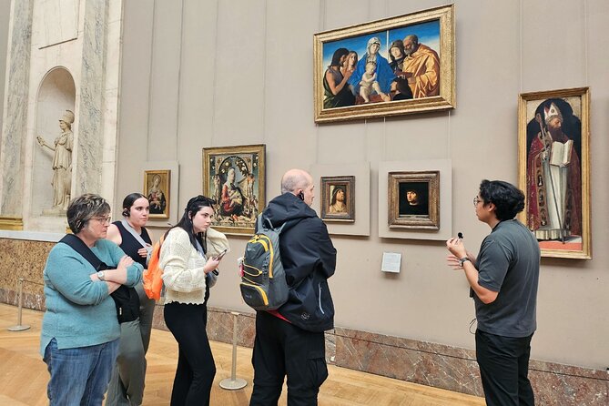 Louvre Museum Masterpieces Guided Tour in Small Group with Access - How your guide keeps the route working in a crowd