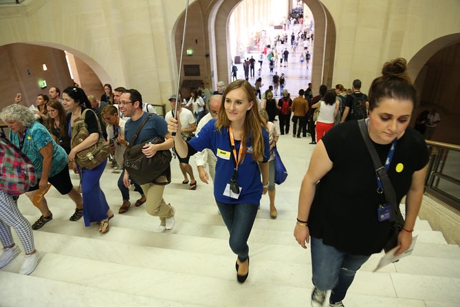 Louvre Museum Masterpieces Guided Tour with Access - Small-group and private options: personalization without the stress