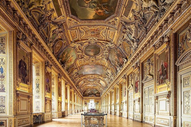Louvre Museum - Private Family Tour with Da Vinci Treasure Hunt - Crowds, noise, and why the headphones are worth it