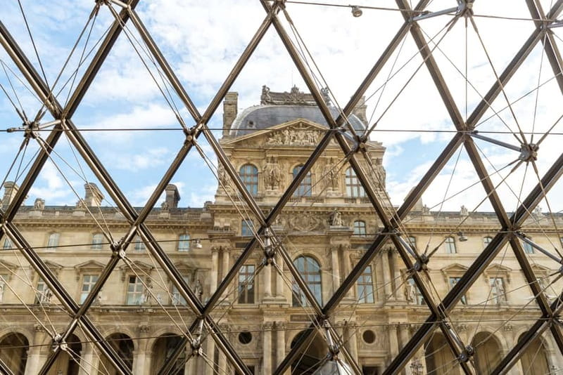 Louvre Museum: Skip-the-Line Small Group Guided Tour - Key highlights worth your time