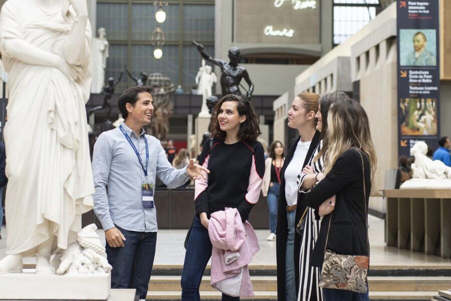 Louvre & Orsay Masterpieces - Guided Tour up to 6 guests 5h - Louvre first: palace architecture plus the art in time order