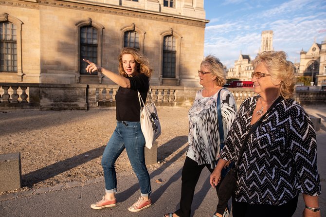 LOUVRE PRIVATE TOUR: Priority Access tickets & Local expert guide - Skip-the-Line Starts at the Louvre Pyramid