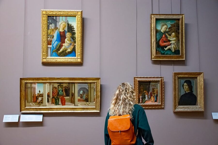 Louvre Private Tour: The Essentials and More w/ Expert Guide - Guide Style That Makes the Museum Click