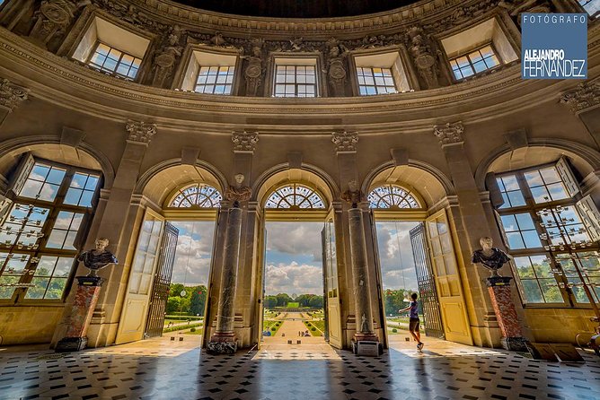 Luxury Evening Dining Experience at Chateau de Vaux-le-Vicomte - From your Paris hotel to the chateau gardens, without the stress