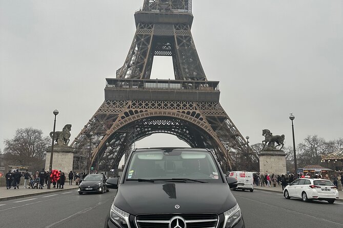 Luxury Private Transfers in Paris Airport - Kid seats and onboard entertainment that actually reduce stress