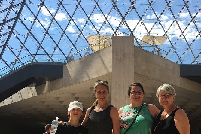 Mamma Mia! Paris Louvre Museum Guided Tour Kid-Friendly Activity - The Louvre’s best-known masterpieces on a family-friendly route