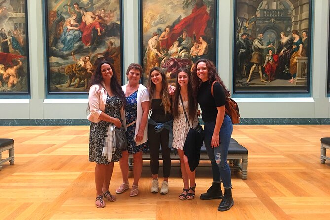 Mamma Mia! Paris Louvre Museum Guided Tour Kid-Friendly Activity - Rainy-day logistics and getting around the big rooms