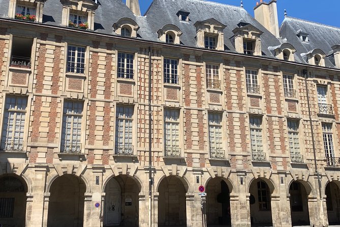 Marais Tour With a Local - Place des Vosges, the 1605 square that frames the Marais