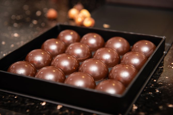 Molded Bonbons Chocolate making class in Paris (collective) - Key things to know before you go