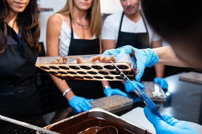 Molded Bonbons Chocolate making class in Paris (collective) - Getting the best results in a short class