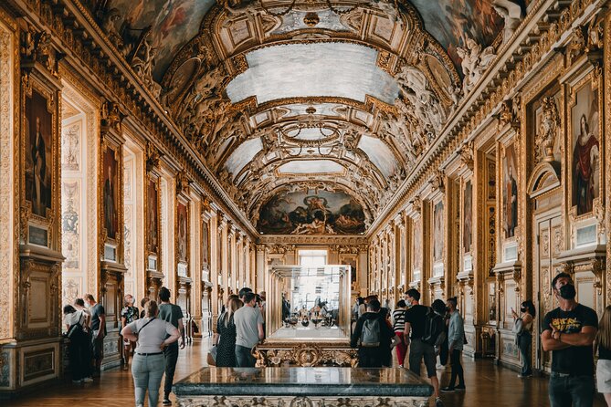 Mona Lisa and Treasures: Louvre Museum Experience 6-people Max - Going Beyond the Obvious Without Missing What Counts