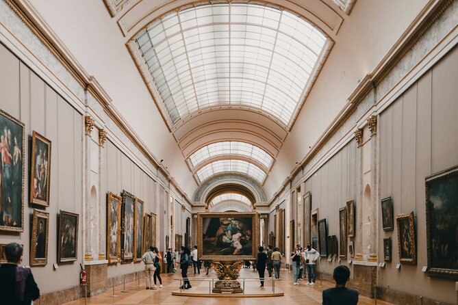 Mona Lisa and Treasures: Louvre Museum Experience 6-people Max - English-Friendly for International Visitors