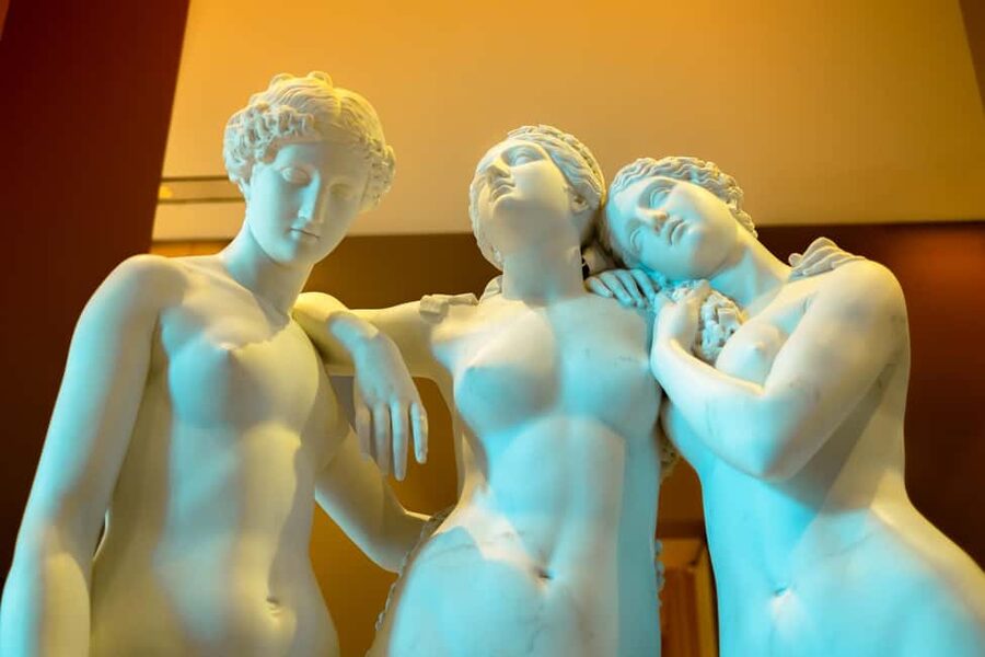 Mona Lisa & Treasures: 6-people Max Louvre Experience - What You’re Really Buying in a 2-Hour Louvre Tour