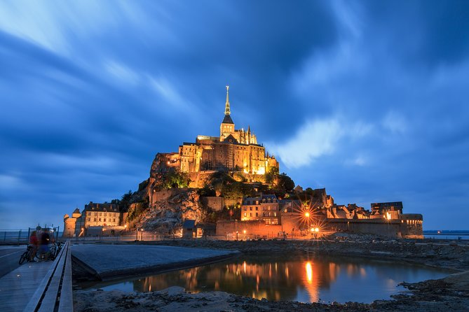 Mont Saint Michel and Loire Valley Castles 2 Days Guided Trip - Day 2: Loire Valley castles, ranging from late medieval to Chambord’s staircase