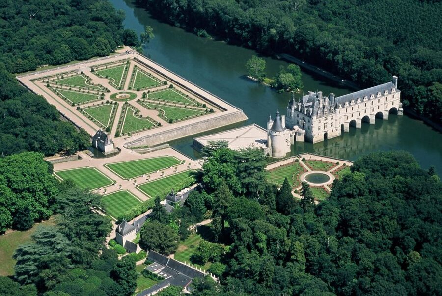 Mont Saint-Michel & Chateaux Country 3-Day Tour from Paris - Loire Day by Day: Langeais, Clos-Lucé, Villandry, and Tours