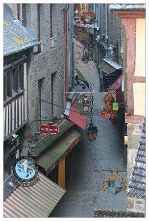 Mont Saint Michel Guided Day Trip with Abbey Entry from Paris - Abbaye du Mont Saint Michel: Gothic Layers and Included Entry Time