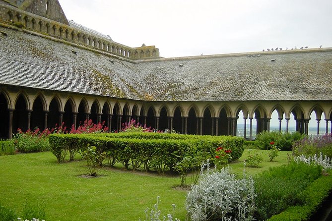 Mont Saint-Michel Small-Group Tour from Paris with Abbey Ticket - Guide Style Matters: What You Get When the Driver-Guide Is Strong