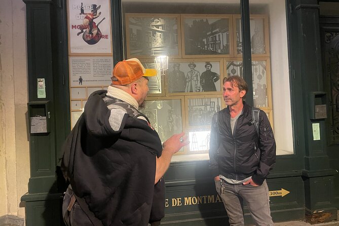 Montmarte Confidential - The host check-in at Le Petit Moulin