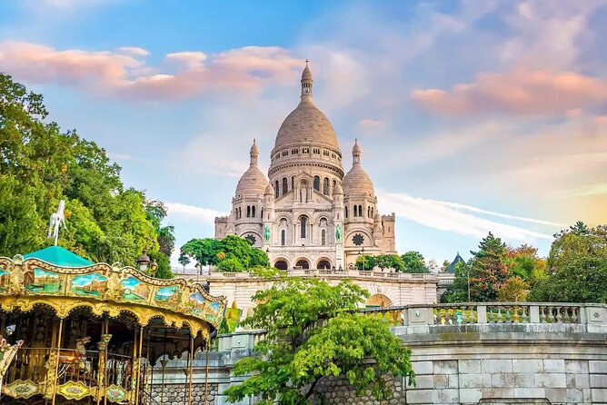 Montmartre and the Sacré-Coeur with the best guides in Paris - Meeting at Au Petit Montmartre, then walking with a plan