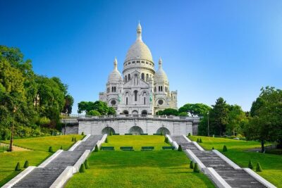 Montmartre District Walking Tour in Paris